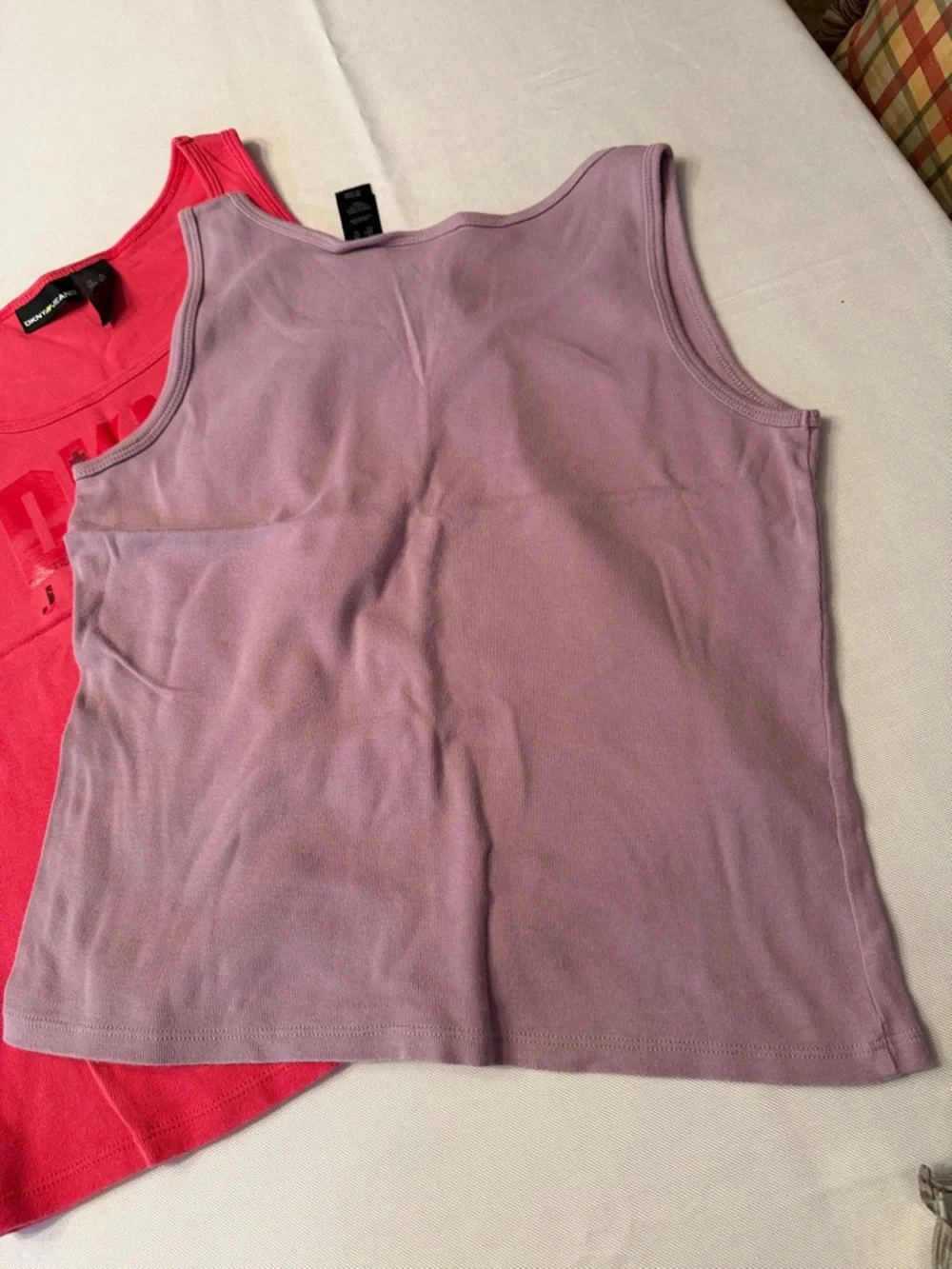 2 DKNY jeans sleeveless New York sleeveless tops size XL
Light purple, pink/red - Picture 6 of 10